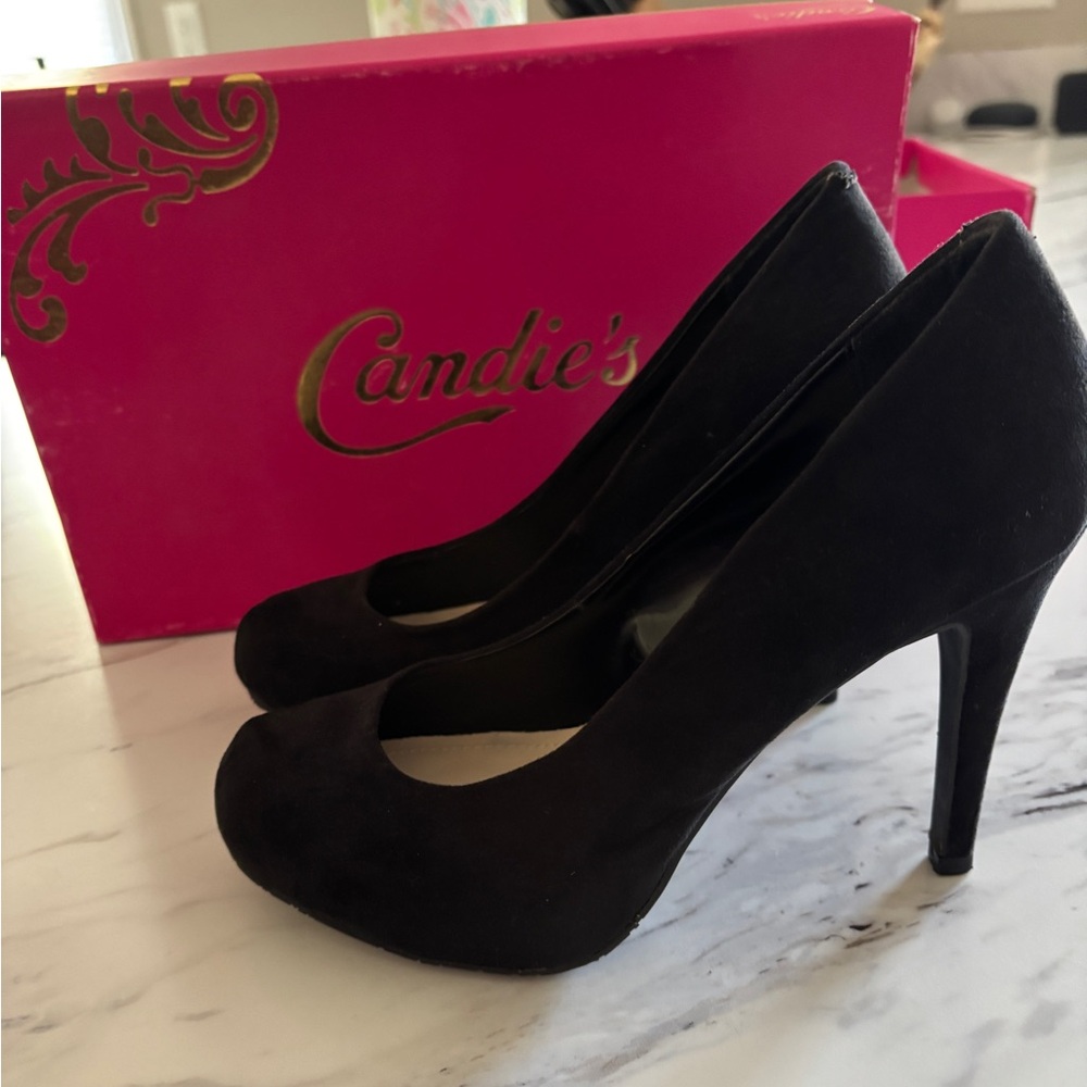 Candie's Black velvet heels